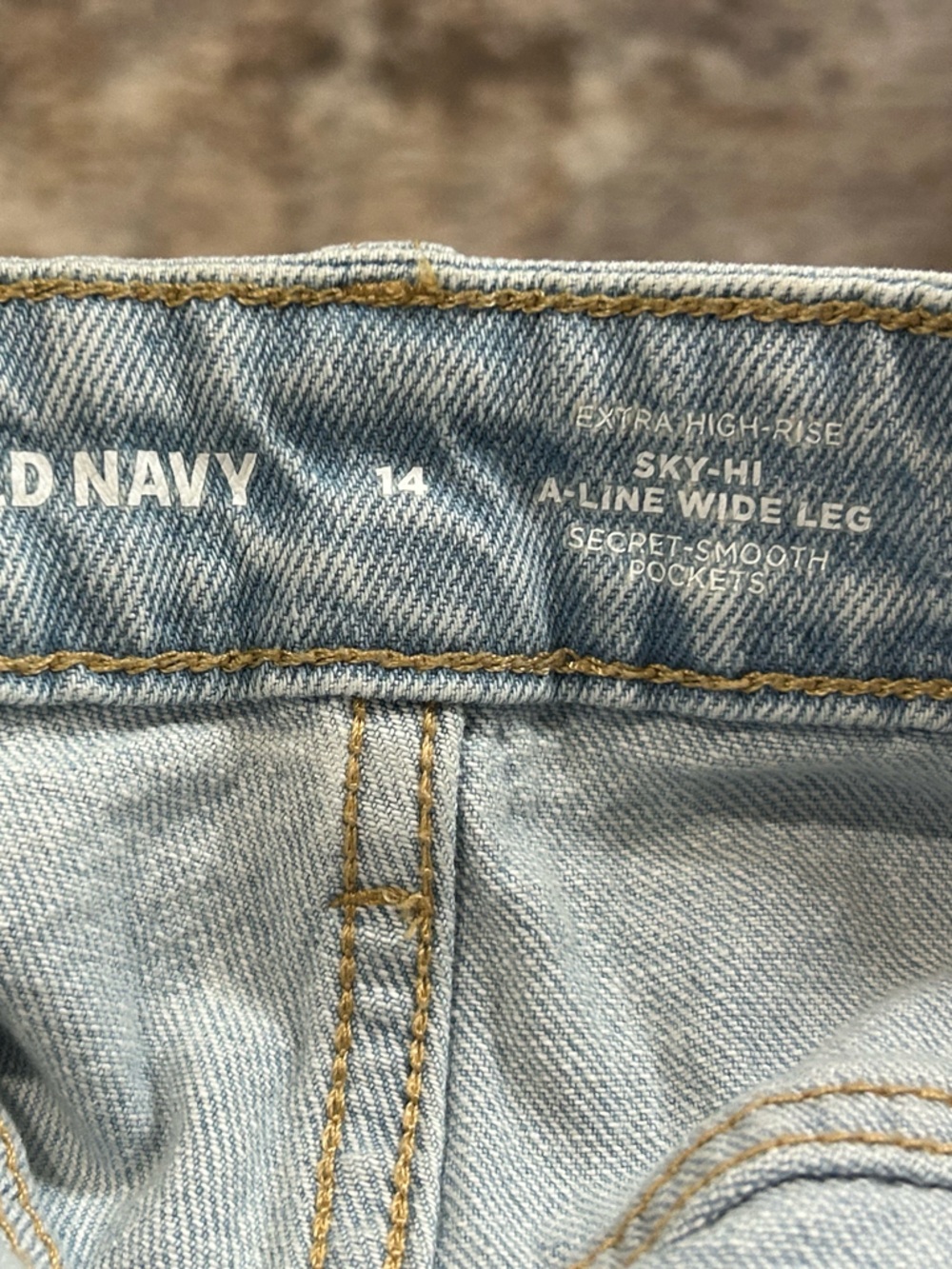 Old Navy Light Wash Extra High-Waisted Sky-Hi Wide-Leg Jeans sz 14 - Picture 3 of 4